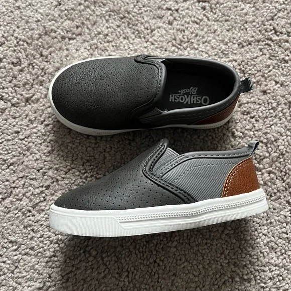 Toddler boy shoes size 7C - Picture 2 of 2